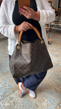 Lade das Bild in den Galerie-Viewer, LOUIS VUITTON ARTSY MM
