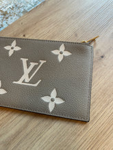 Lade das Bild in den Galerie-Viewer, LOUIS VUITTON CLUTCH EMPREINTE
