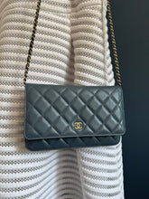 Lade das Bild in den Galerie-Viewer, CHANEL WOC
