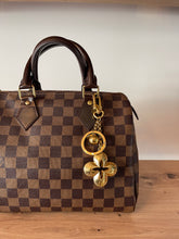 Lade das Bild in den Galerie-Viewer, LOUIS VUITTON SCHLÜSSEL/ TASCHENANHÄNGER
