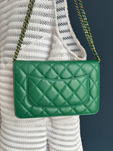 Lade das Bild in den Galerie-Viewer, CHANEL WOC
