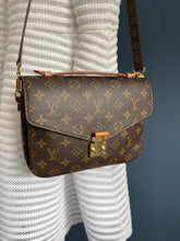 Lade das Bild in den Galerie-Viewer, LOUIS VUITTON MÉTIS

