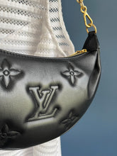 Lade das Bild in den Galerie-Viewer, LOUIS VUITTON OVER THE MOON BUBBLEGRAM
