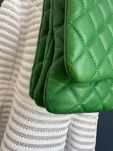 Lade das Bild in den Galerie-Viewer, CHANEL CLASSIC FLAP
