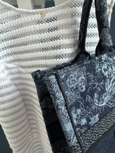 Lade das Bild in den Galerie-Viewer, DIOR TOTE BOOK MEDIUM
