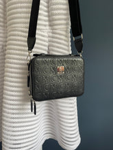Lade das Bild in den Galerie-Viewer, MCM CAMERA BAG

