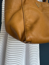 Lade das Bild in den Galerie-Viewer, PRADA VITELLO DAINO BAG
