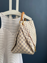 Lade das Bild in den Galerie-Viewer, LOUIS VUITTON ATRSY MM
