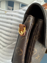 Lade das Bild in den Galerie-Viewer, LOUIS VUITTON MÉTIS OHNE SCHULTERRIEMEN
