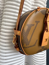 Lade das Bild in den Galerie-Viewer, LOUIS VUITTON BOÎTE CHAPEAU SOUPLE MM
