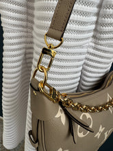 Lade das Bild in den Galerie-Viewer, LOUIS VUITTON LOOP HOBO EMPREINTE

