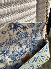 Lade das Bild in den Galerie-Viewer, LOUIS VUITTON FÉLICIE BY THE POOL
