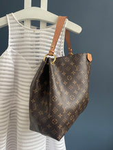 Lade das Bild in den Galerie-Viewer, LOUIS VUITTON GRACEFUL MM
