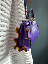 Lade das Bild in den Galerie-Viewer, FENDI PEEKABOO MINI
