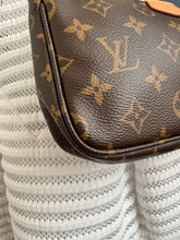 Lade das Bild in den Galerie-Viewer, LOUIS VUITTON POCHETTE
