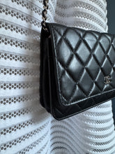 Lade das Bild in den Galerie-Viewer, CHANEL WOC
