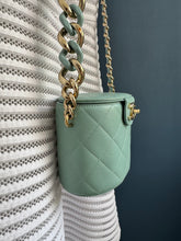 Lade das Bild in den Galerie-Viewer, CHANEL VANITY CASE
