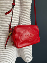 Lade das Bild in den Galerie-Viewer, PRADA CROSSBODY
