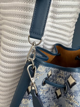 Lade das Bild in den Galerie-Viewer, MCM DESSAU BEUTEL LARGE
