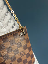 Lade das Bild in den Galerie-Viewer, LOUIS VUITTON CLUTCH
