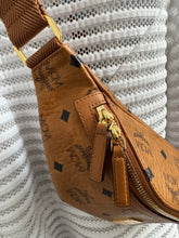 Lade das Bild in den Galerie-Viewer, MCM GÜRTELTASCHE
