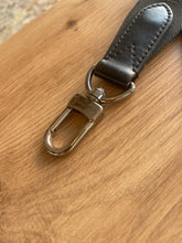 Lade das Bild in den Galerie-Viewer, LOUIS VUITTON SCHULTERRIEMEN
