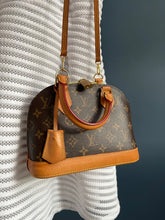 Lade das Bild in den Galerie-Viewer, LOUIS VUITTON ALMA BB
