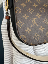 Lade das Bild in den Galerie-Viewer, LOUIS VUITTON VAUGIRARD
