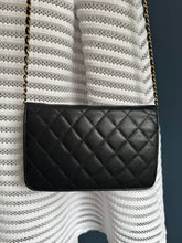 Lade das Bild in den Galerie-Viewer, CHANEL GOLDEN CLASS WOC
