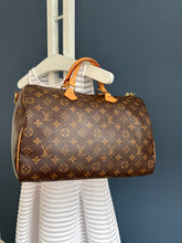Lade das Bild in den Galerie-Viewer, LOUIS VUITTON SPEEDY 35 MIT SCHULTERRIEMEN
