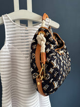 Lade das Bild in den Galerie-Viewer, LOUIS VUITTON BULLES MM
