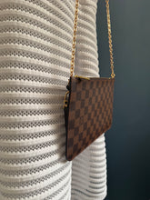 Lade das Bild in den Galerie-Viewer, LOUIS VUITTON CLUTCH
