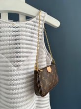 Lade das Bild in den Galerie-Viewer, LOUIS VUITTON MINI POCHETTE
