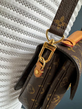 Lade das Bild in den Galerie-Viewer, LOUIS VUITTON MÉTIS

