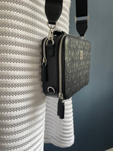 Lade das Bild in den Galerie-Viewer, MCM CAMERA BAG
