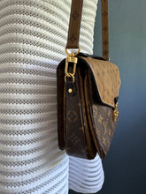 Lade das Bild in den Galerie-Viewer, LOUIS VUITTON MÉTIS REVERSE
