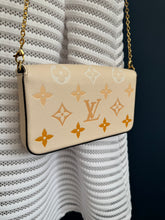 Lade das Bild in den Galerie-Viewer, LOUIS VUITTON FÉLICIE BY THE POOL
