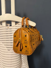 Lade das Bild in den Galerie-Viewer, MCM BOSTON BAG
