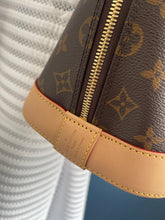 Lade das Bild in den Galerie-Viewer, LOUIS VUITTON ALMA MM
