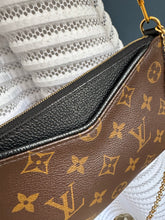 Lade das Bild in den Galerie-Viewer, LOUIS VUITTON PALLAS CLUTCH
