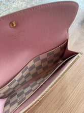 Lade das Bild in den Galerie-Viewer, LOUIS VUITTON EMILIE GELDBÖRSE

