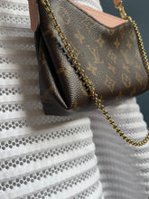 Lade das Bild in den Galerie-Viewer, LOUIS VUITTON PALLAS CLUTCH
