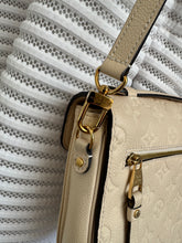 Lade das Bild in den Galerie-Viewer, LOUIS VUITTON MÉTIS
