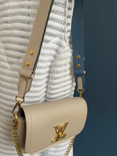 Lade das Bild in den Galerie-Viewer, LOUIS VUITTON LOCKME TENDER
