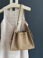 Lade das Bild in den Galerie-Viewer, CHANEL 25 SMALL WILDLEDER
