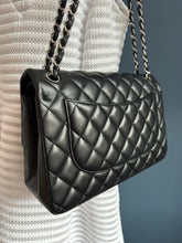 Lade das Bild in den Galerie-Viewer, CHANEL DOUBLE FLAP JUMBO
