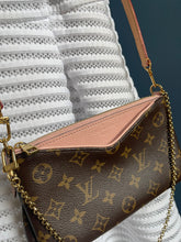 Lade das Bild in den Galerie-Viewer, LOUIS VUITTON PALLAS CLUTCH
