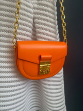 Lade das Bild in den Galerie-Viewer, MCM PATRICIA CROSSBODY
