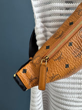Lade das Bild in den Galerie-Viewer, MCM GÜRTELTASCHE
