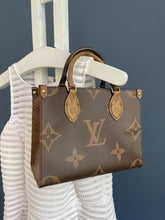 Lade das Bild in den Galerie-Viewer, LOUIS VUITTON ONTHEGO PM
